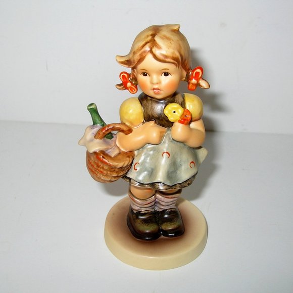 M I HUMMEL GOEBEL Figurine "LITTLE VISITOR" HUM #563/0 TMK7 5" Tall NICE!!! - Picture 1 of 6
